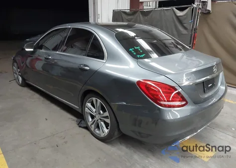 2017 Mercedes-Benz C 300 из США, поврежденный, VIN 55SWF4JB0HU189812